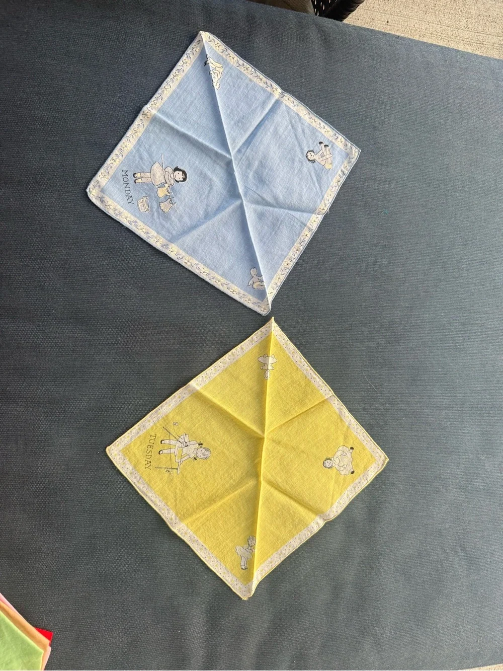 🆕VTG Days of the Week Hankerchiefs🆕